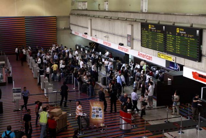 El principal aeropuerto de Venezuela está en caída libre