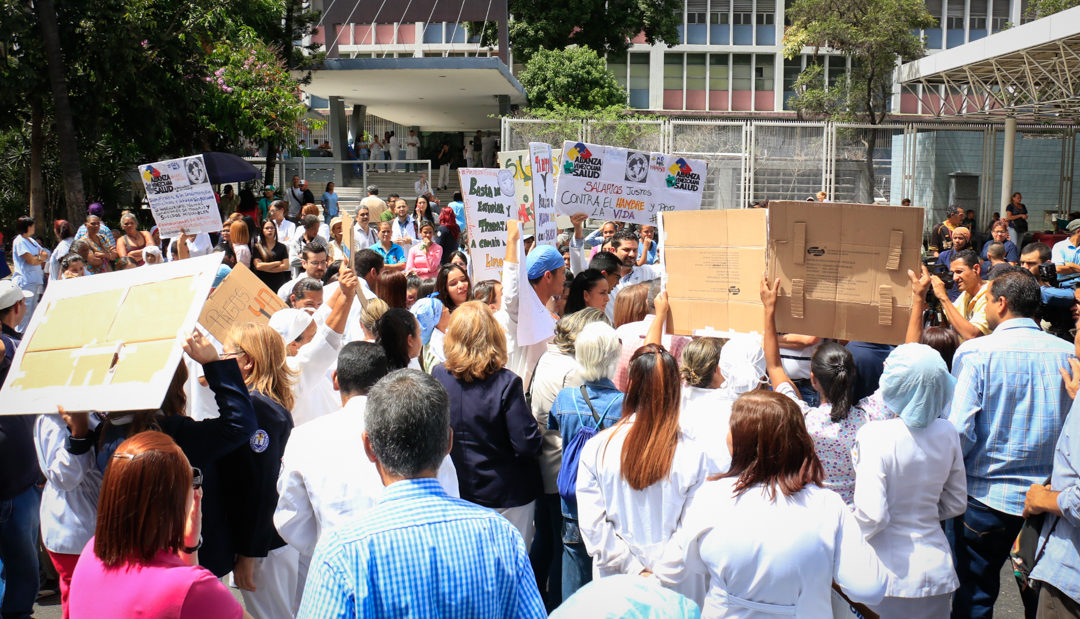 Enfermeros piden apoyo a la Conferencia Episcopal ante crisis de la salud