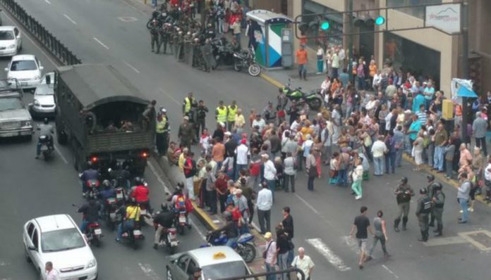 Pensionados en Bolívar: “Yuca y sardina, eso es lo que podemos comprar con la pensión”