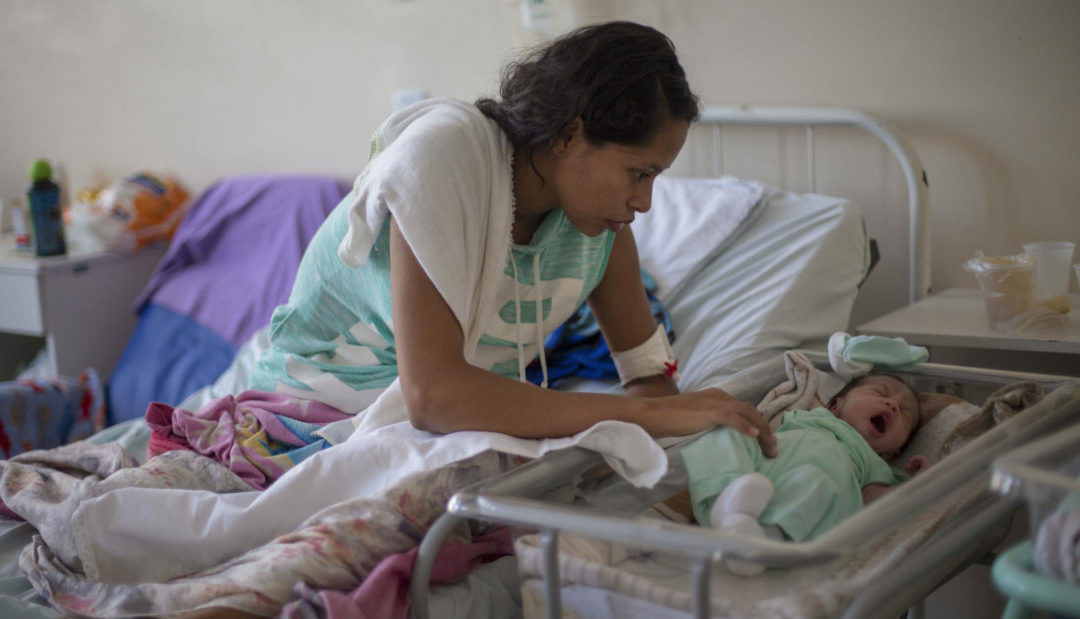 Venezolanas embarazadas se desplazan a Brasil para dar a luz