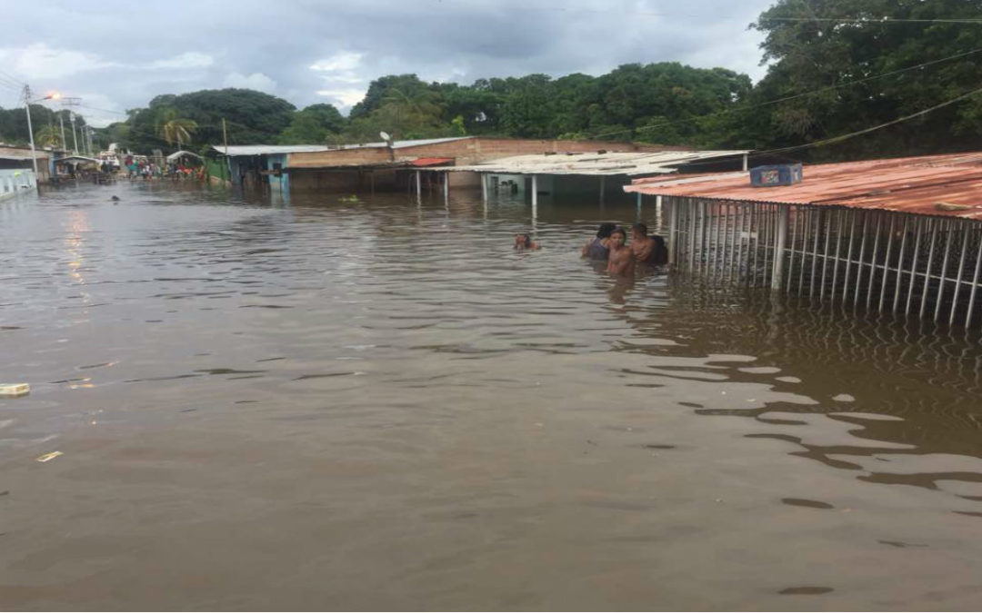 Ciudad Bolívar en emergencia ante la subida del nivel del río Orinoco