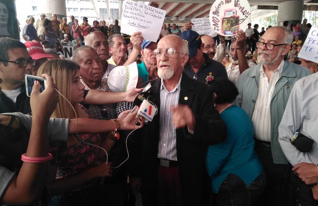 “Los pensionados recibimos una migaja y nos tratan como pordioseros”