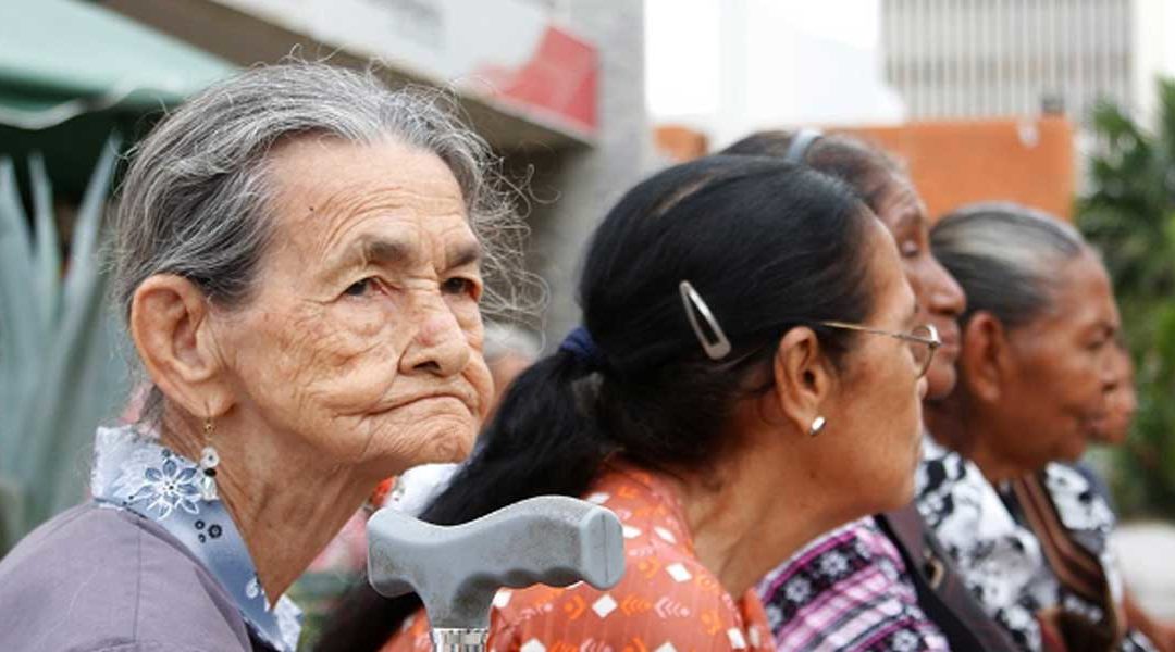 “Como no puedo comprar los medicamentos, empecé a tomar hierbas para tratar el cáncer”