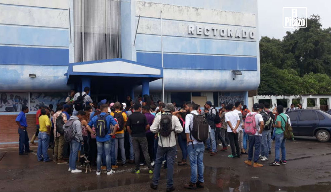 Estudiantes de la Unefm se quedaron varados por paro de transporte