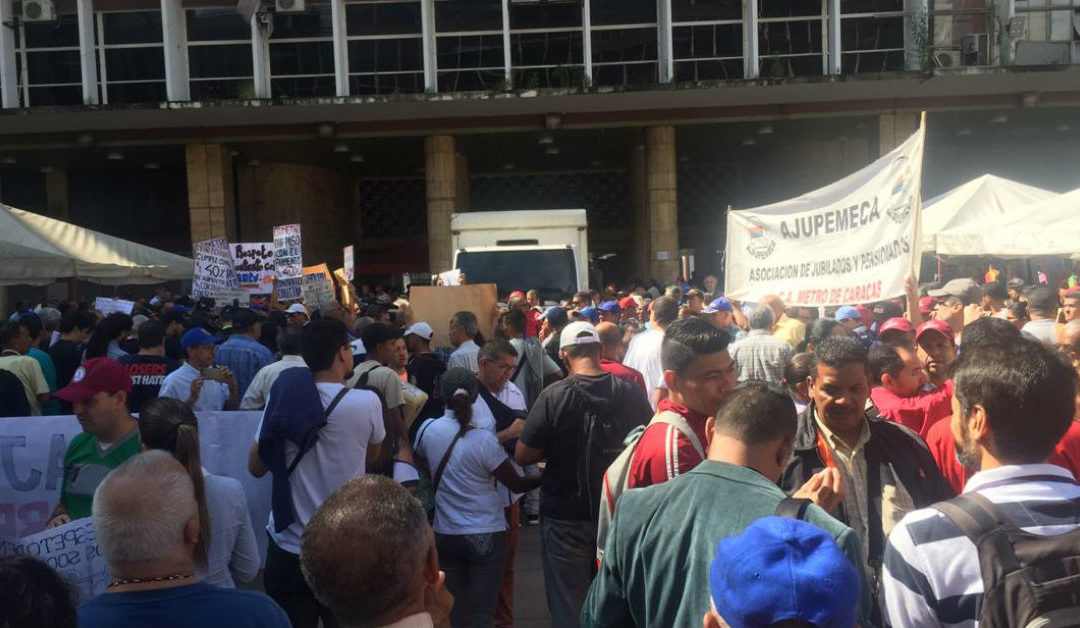 Trabajadores de siete gremios protestaron en plaza Caracas