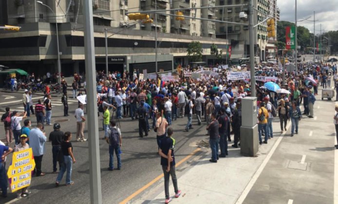 Trabajadores públicos protestaron contra “Maduro el antiobrero”