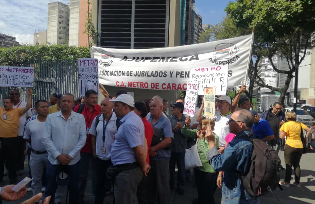 Trabajadores, jubilados y pensionados del Metro de Caracas protestaron este martes