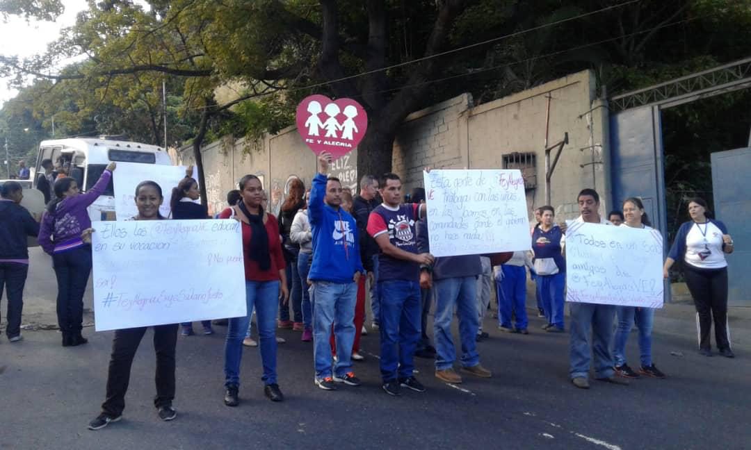 Trabajadores de Fe y Alegría protestan por salarios este #14Ene frente a sus escuelas