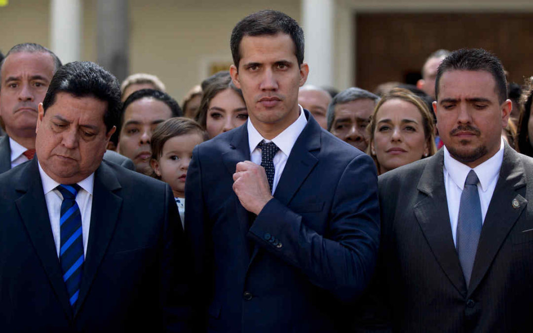 Perseguir a Guaidó tras regresar al país le saldría “muy caro” a Maduro