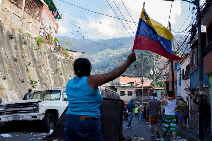 Protestas y represión se mantuvieron en Caracas hasta la medianoche