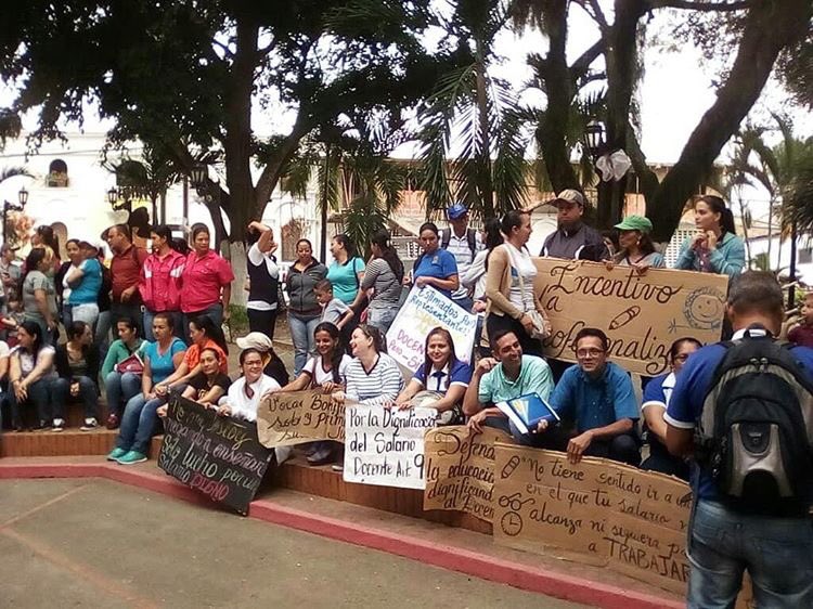 Maestros protestaron en al menos cinco estados del país en este regreso a clases