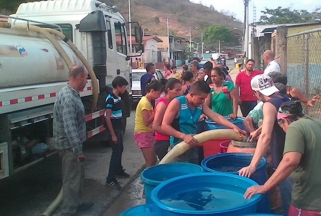 Trujillanos sin agua deben pagar hasta Bs. 100.000 por un camión cisterna