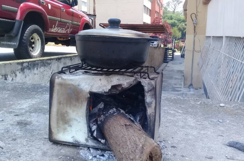 Merideños organizan fogones comunitarios ante falta de gas doméstico y energía eléctrica