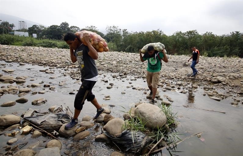 «Nos quieren quitar lo que no tenemos”: Militares matraquean a venezolanos que salen por trochas