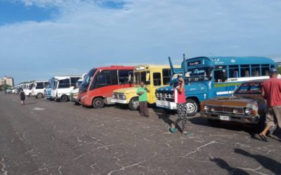 Desde carretas con burros hasta camiones de refrescos utilizan en Maracaibo para transportarse