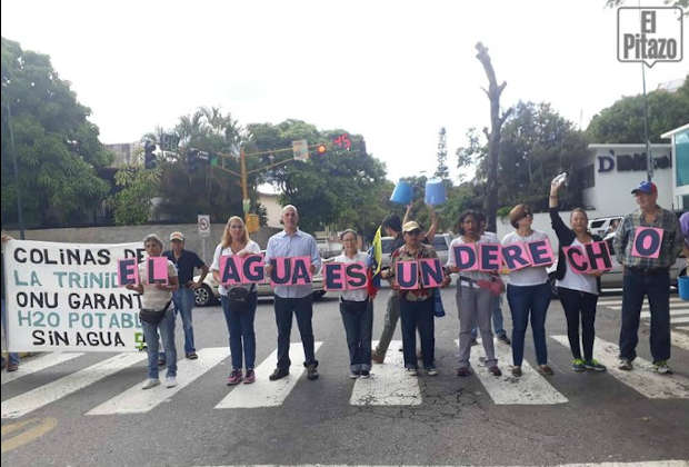 Caraqueños hartos de la falta de agua protestan en Baruta