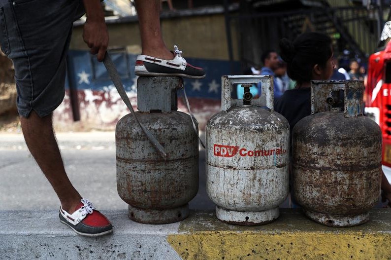 Tres meses llevan sin gas en la calle Guaicaipuro de Los Teques