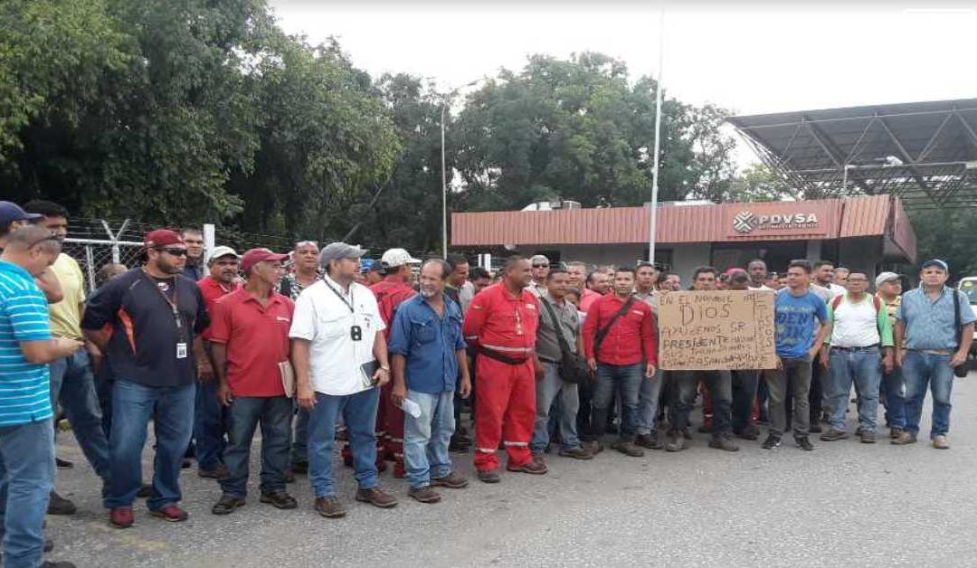 Trabajadores petroleros tomaron portón de Refinación Oriente