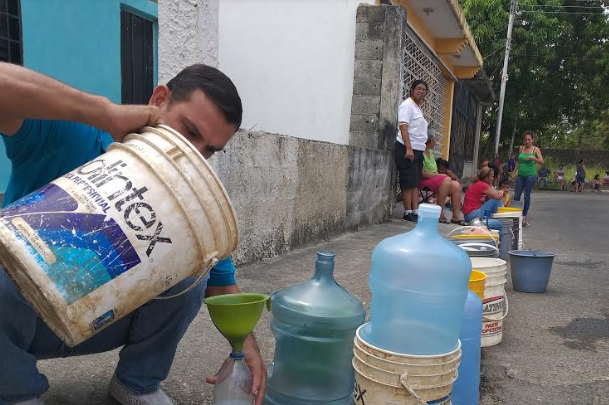 Un mes sin agua por tuberías cumplen comunidades de El Playón en Portuguesa