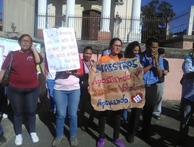 Docentes de escuelas de Fe y Alegría protestaron por emergencia educativa