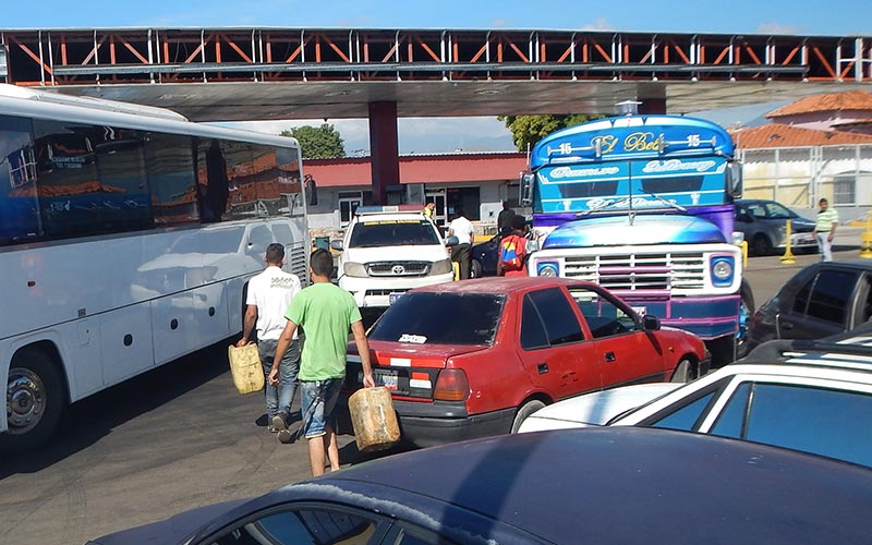 Transportistas de Machiques en el estado Zulia, se van a paro por falta de combustible