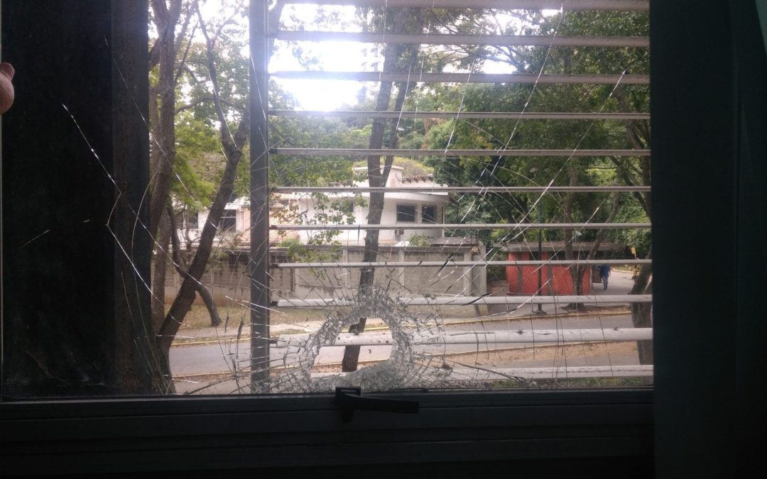 A la Escuela de Educación de la UCV no solo la roban también la destruyen