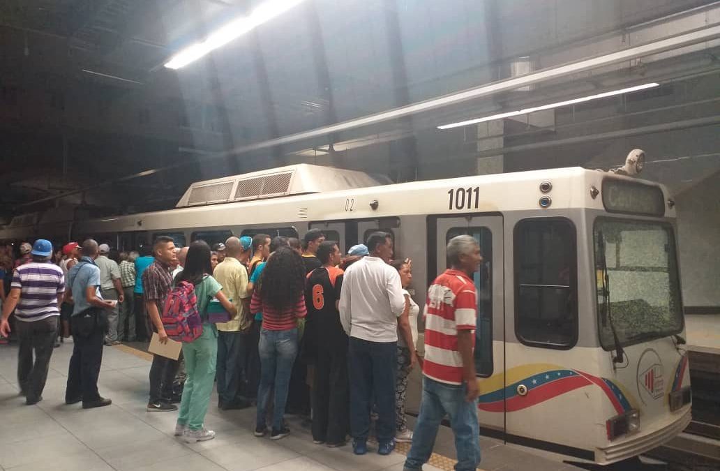 Solo dos trenes del Metro de Valencia están operativos y las estaciones muestran señales de abandono