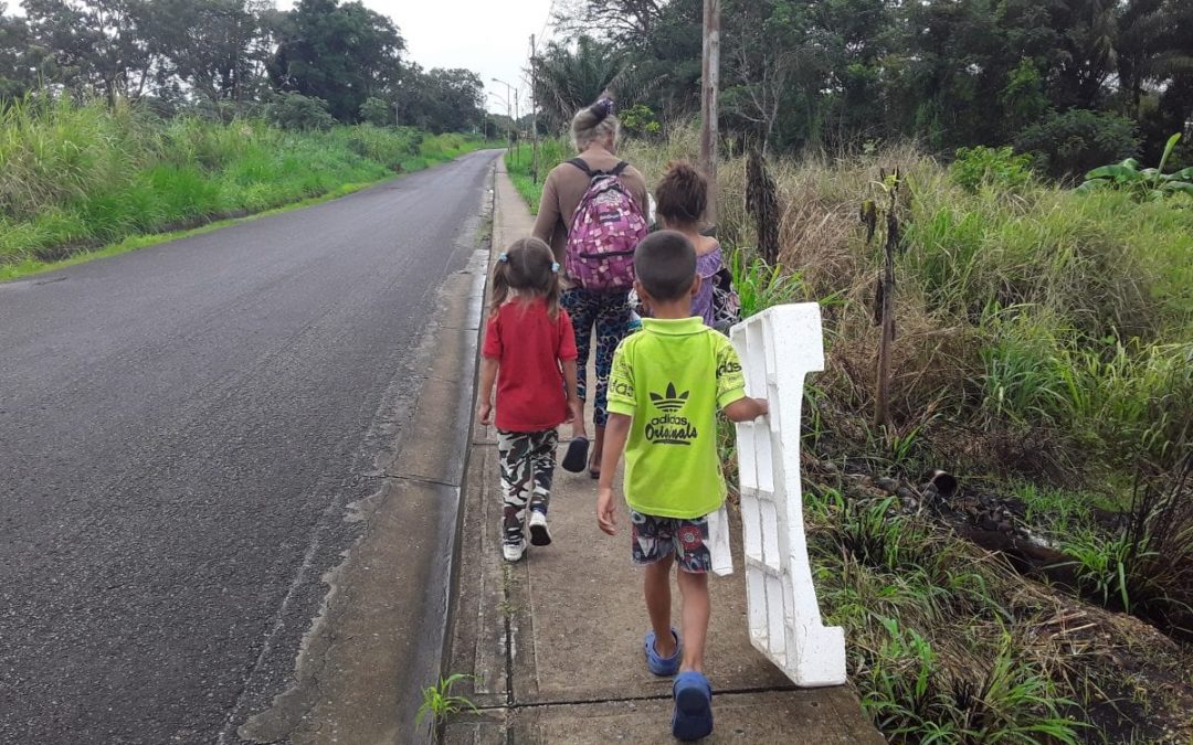 Más de 5 km caminan habitantes de San Agustín de La Pica en Maturín por falta de transporte público