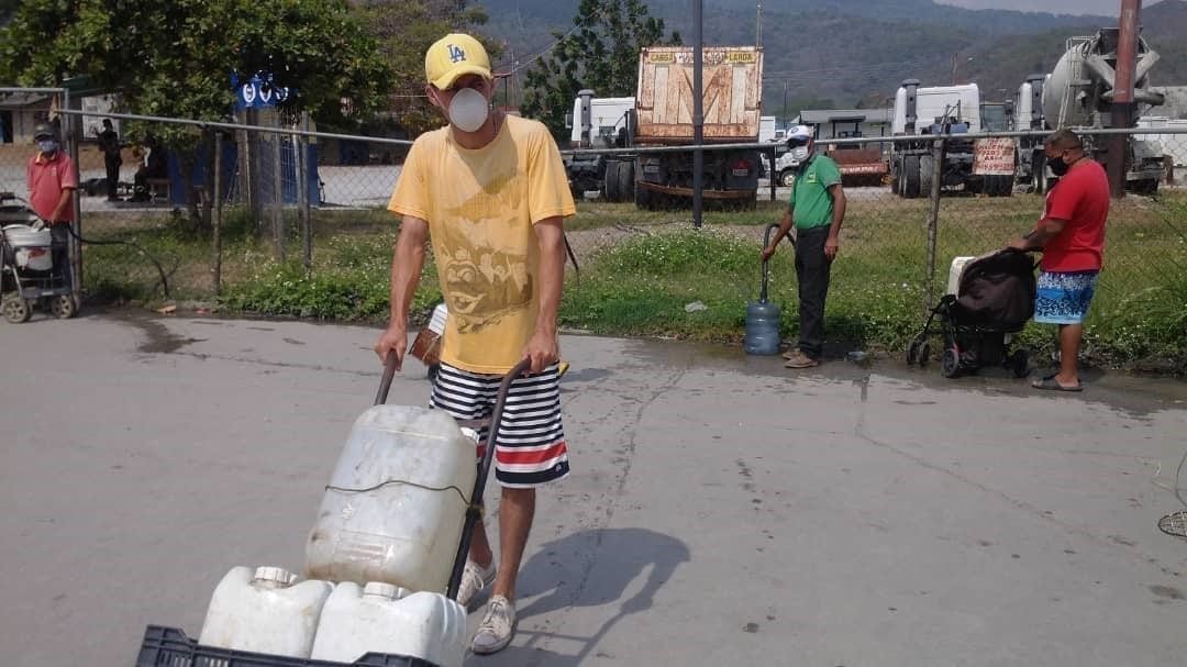 Habitantes de Naguanagua viven la cuarentena con fallas de agua y de recolección de basura