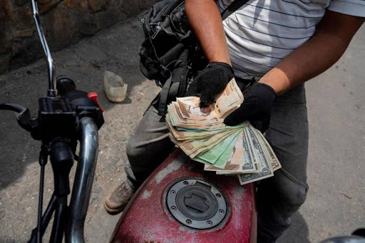 Más de 99 mil bolívares costará un litro de gasolina a 50 centavos de dólar en Venezuela