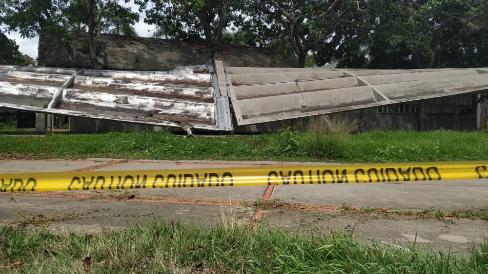 Colapso de techo del pasillo mostró las profundas fracturas que socavan a la UCV