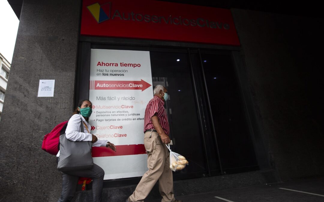 Sector bancario trabajó a media máquina con oficinas cerradas y escasez de efectivo