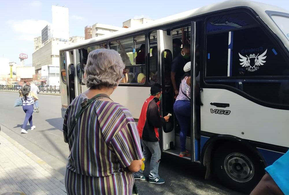 Transportistas aseguran que no han tenido apoyo gubernamental para cumplir con medidas sanitarias