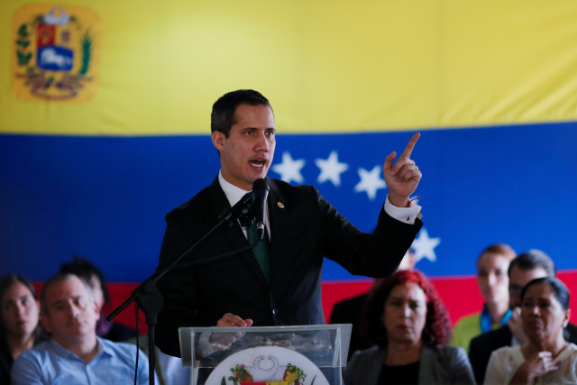 Guaidó a diplomáticos en Venezuela: debemos intensificar la presión contra el régimen