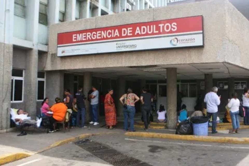 Pacientes con COVID-19 piden comida y atención digna en el Hospital Universitario de Maracaibo