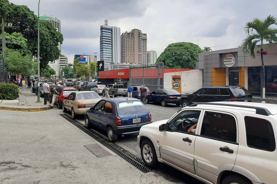 Analistas estiman que esquema de la gasolina aplasta al ciudadano y crea desigualdades