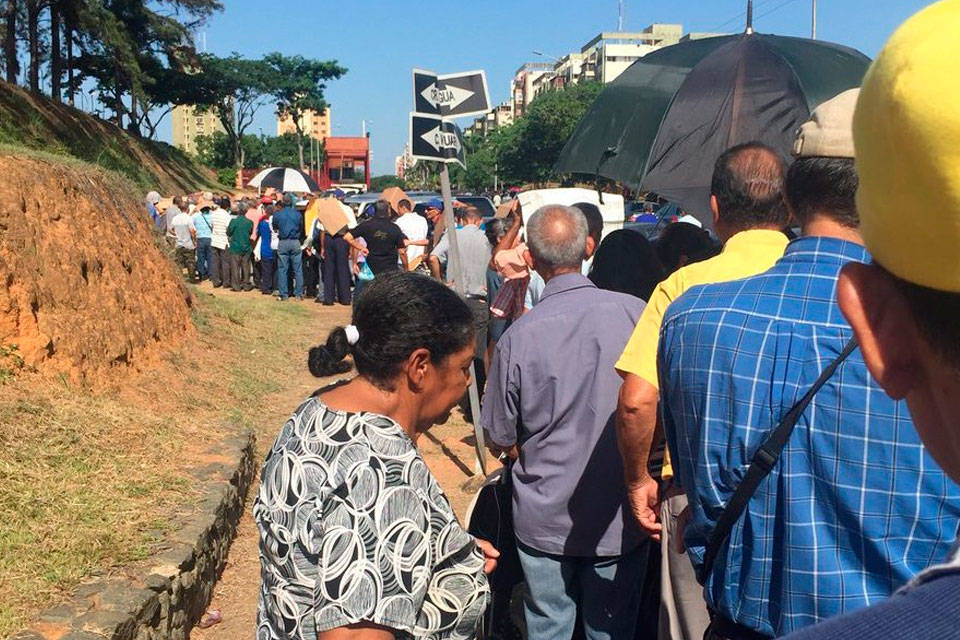 Jubilados sin tarjetas de débito siguen sin cobrar pensiones