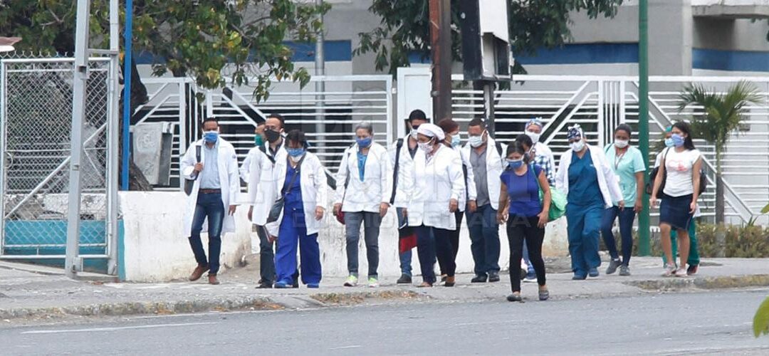 Médicos en Venezuela son un blanco fácil para el COVID-19