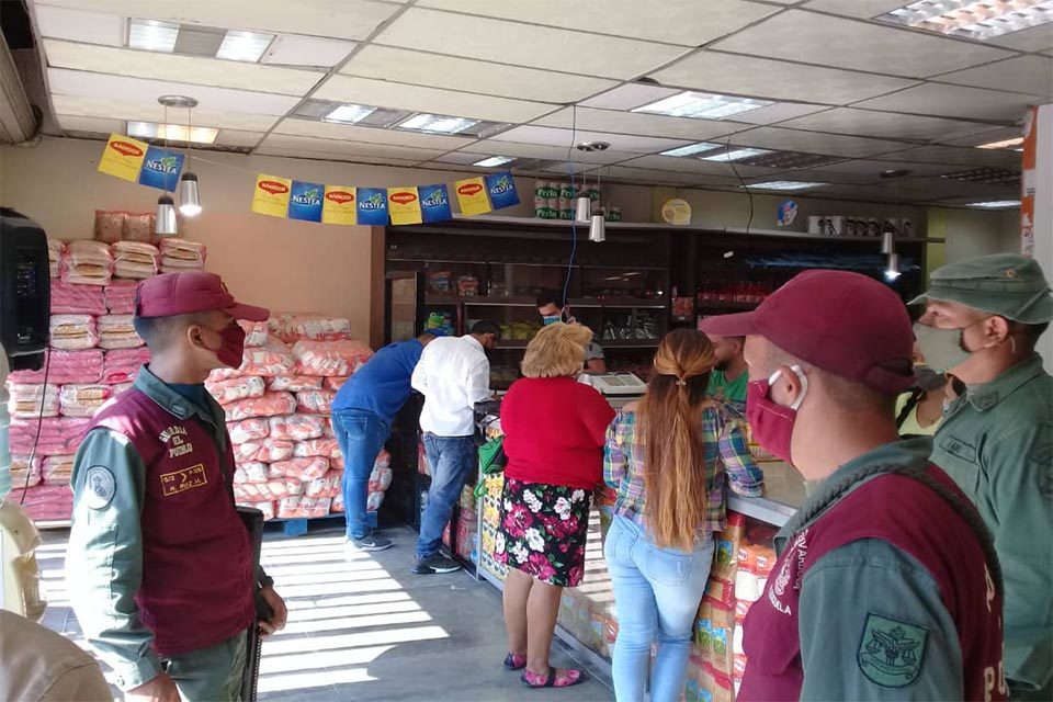 En cuarentena venezolanos dejan de comprar ropa y artículos del hogar para adquirir más alimentos