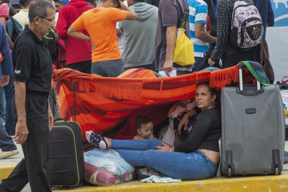 70 % de venezolanas que migraron a Ecuador y Perú sufren violencia de género