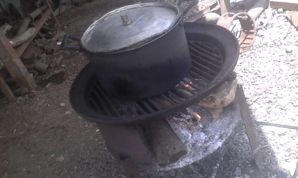 Aragüeños recurren a hornos de barro, cocinas eléctricas y artesanales a leña para cocinar