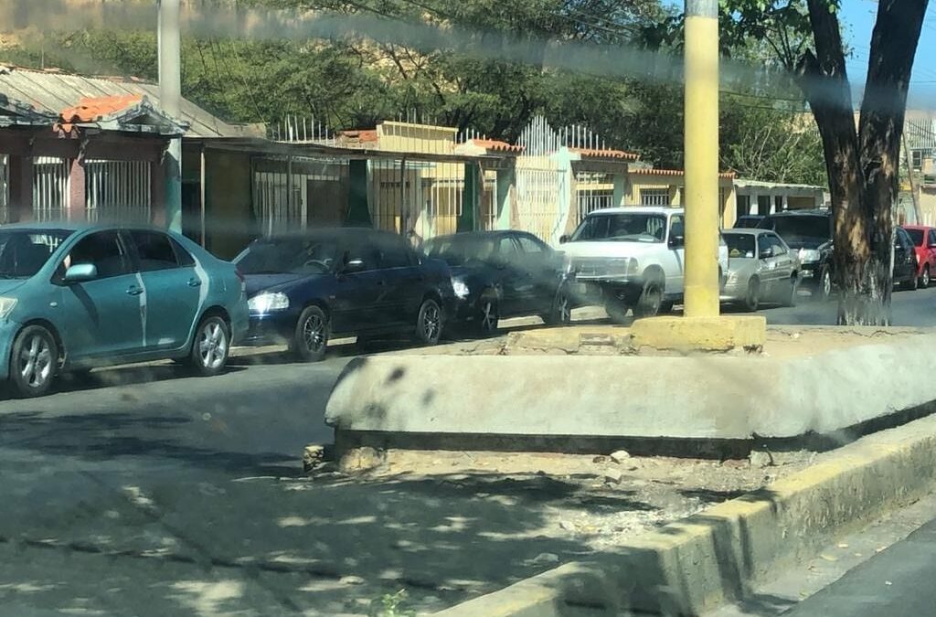 Cumaneses se “mudan” a las bombas para poner tan solo 25 litros de gasolina