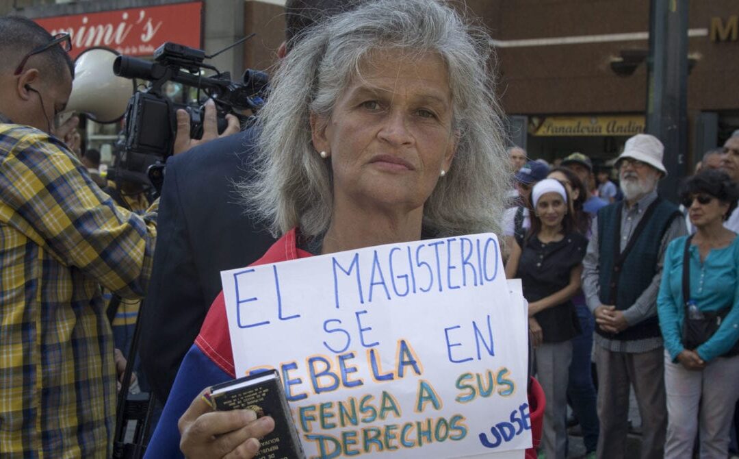 Régimen guarda silencio sobre pagos a maestros y profesores universitarios