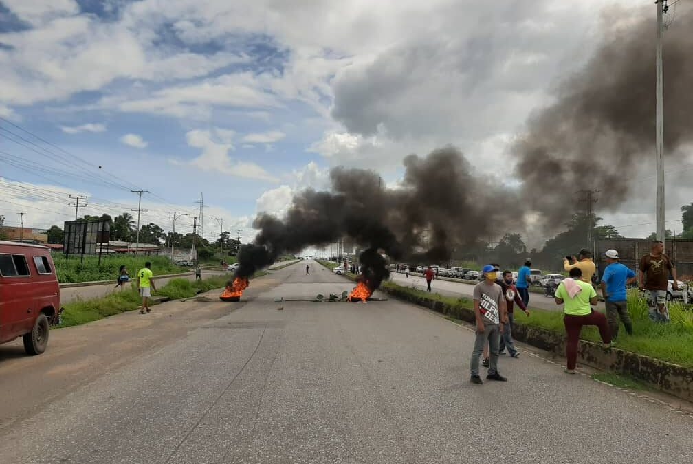 Hartos de colas por gasolina y gas en Monagas no dejaron de protestar en agosto pese a la cuarentena