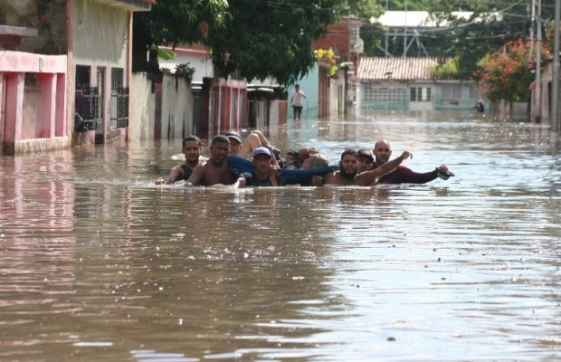 “Perdimos todos en la inundación”: en Aragua no cuentan con apoyo gubernamental