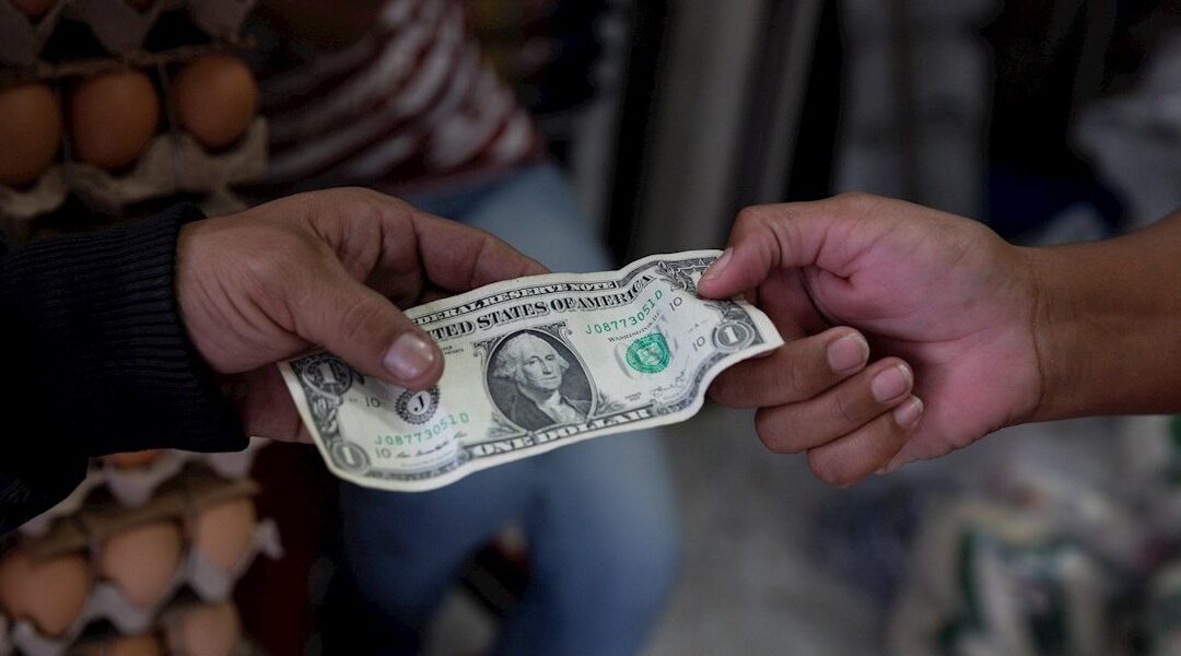 Reactivar préstamos y recuperar salarios, las cuentas pendientes de la economía venezolana