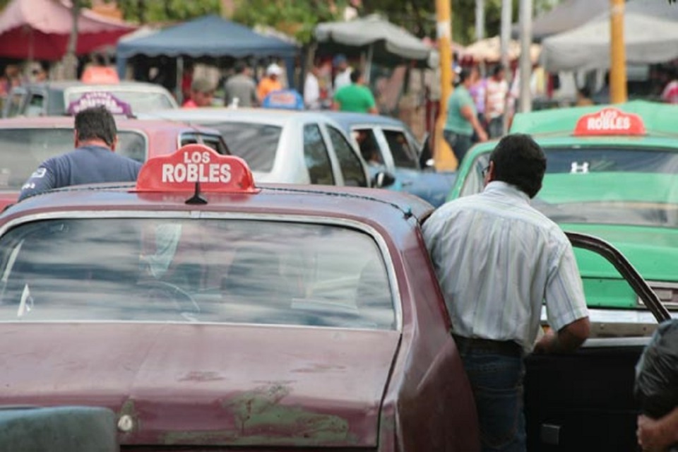 Los pagos pa’l fresco en alcabalas hacen casi impagable un taxi entre ciudades