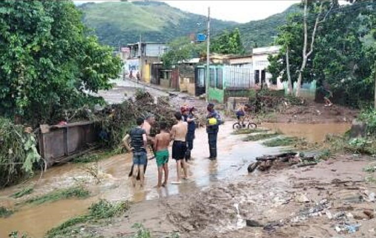 Fuertes lluvias causaron deslizamientos, derrumbes y anegaciones en Carúpano, estado Sucre 