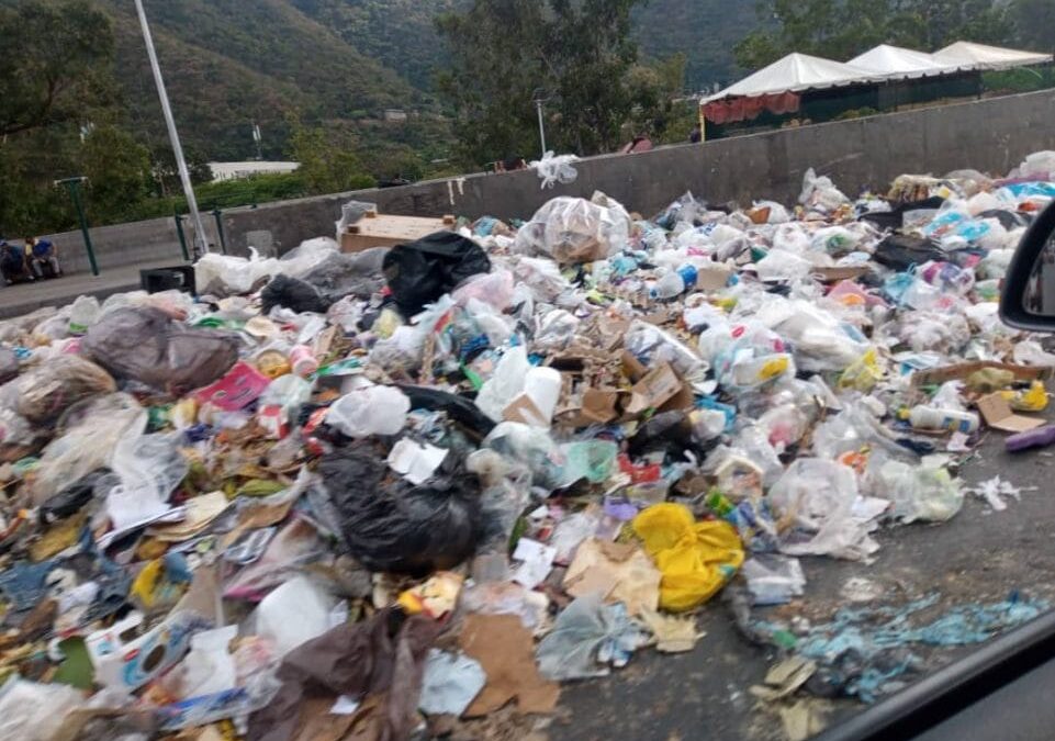 Calles de Antímano muestran las fallas de recolección de basura que tiene Caracas